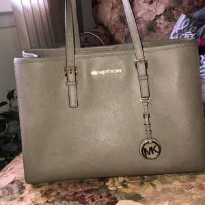 Michael Kors jet set tote